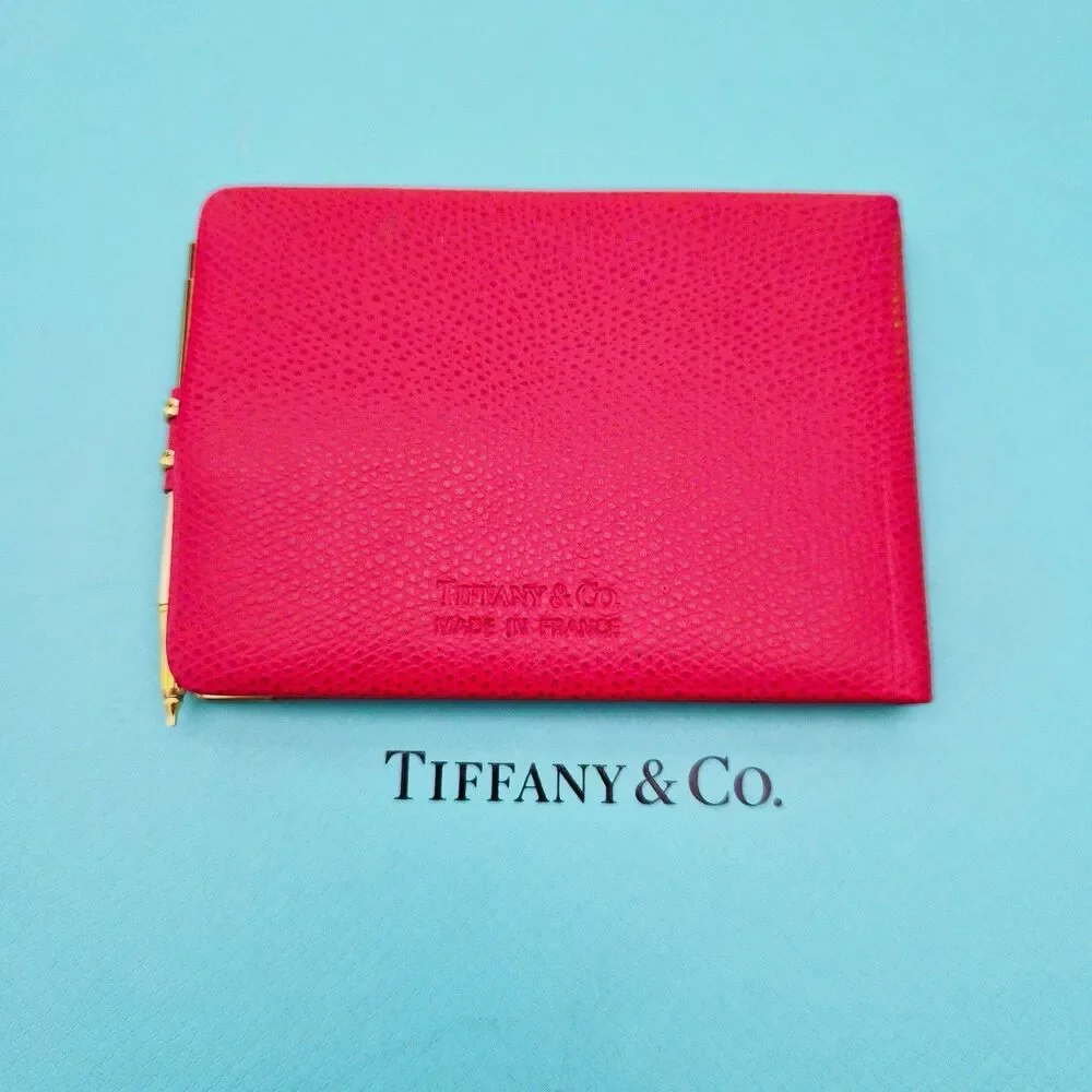 Tiffany & Co. 💖 firm